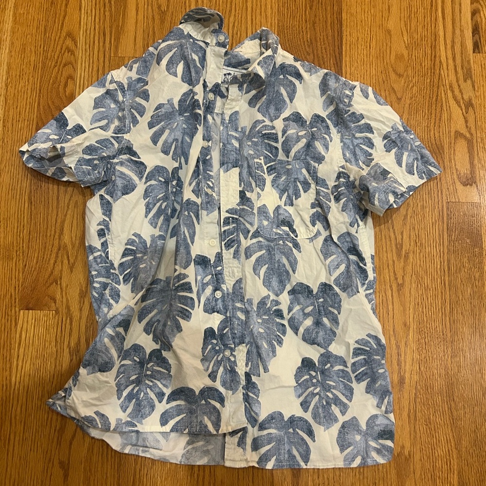 American Eagle Outfitters Blue Leaf Print Shirt